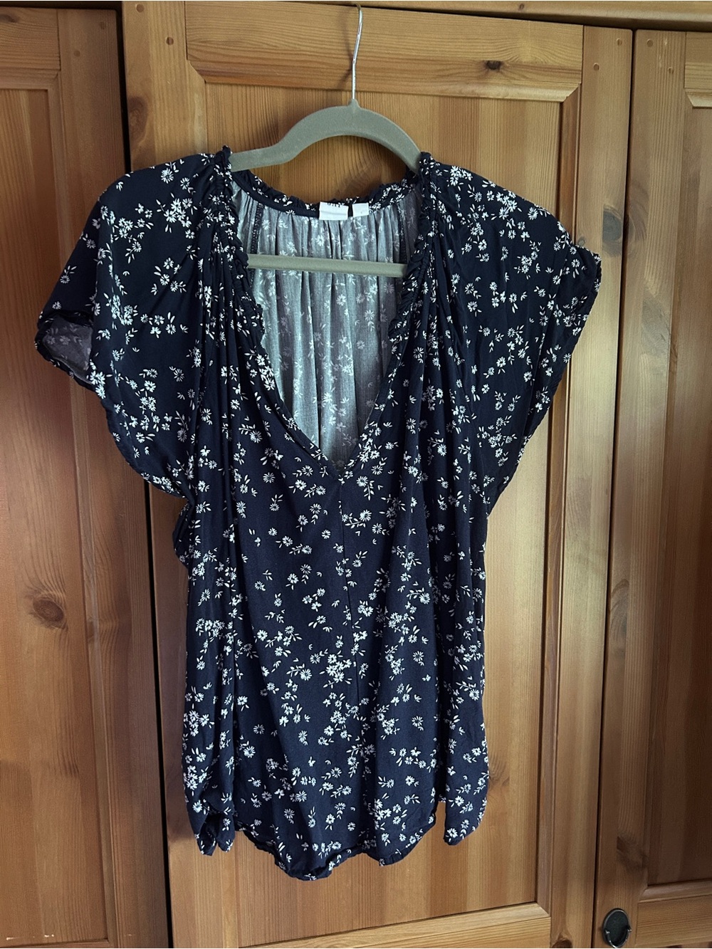 GAP Navy Floral V-Neck Flutter Sleeve Blouse